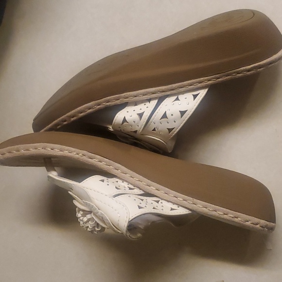 Cliffs by White Mountain-Cynthia Floral Appliqué Wedge Thong Sandals Siz… - Picture 5 of 9